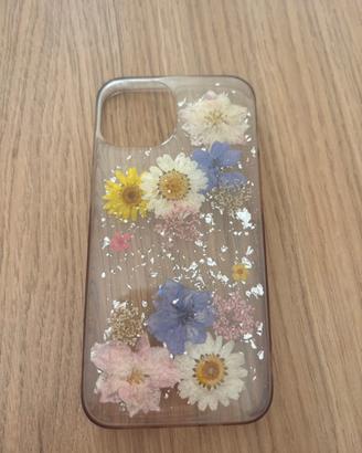 Cover iPhone 13 con fiori essiccati