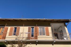 Luminosissimo primo piano con due garages