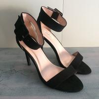 Sandali neri eleganti