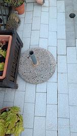 Base per ombrellone in cemento grigio