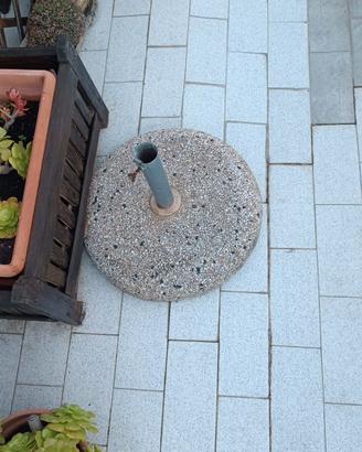 Base per ombrellone in cemento grigio