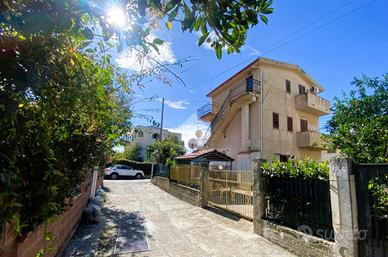 3 LOCALI A FIUMEFREDDO BRUZIO