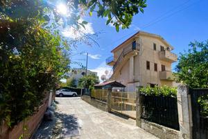 3 LOCALI A FIUMEFREDDO BRUZIO