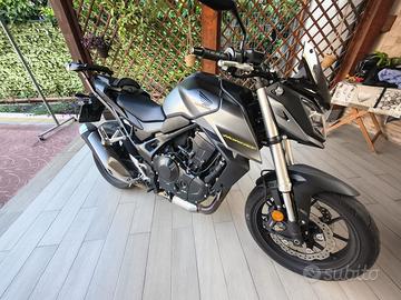 Honda hornet 750 2024 in garanzia