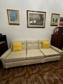 Divano 3 posti con un materasso letto singolo