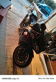 Yamaha R1 
