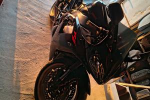 Yamaha R1 