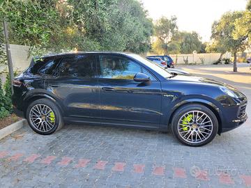 Porsche Cayenne 3.0 V6 Hybrid - PORSCHE APPROVED