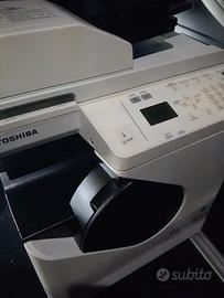 Copiatrice compatta e studio Toshiba 2802AM