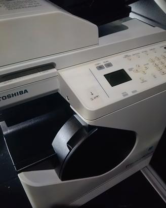 Copiatrice compatta e studio Toshiba 2802AM