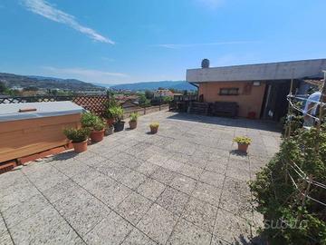 Appartamento di 110 m² con più di 5 locali a Monte