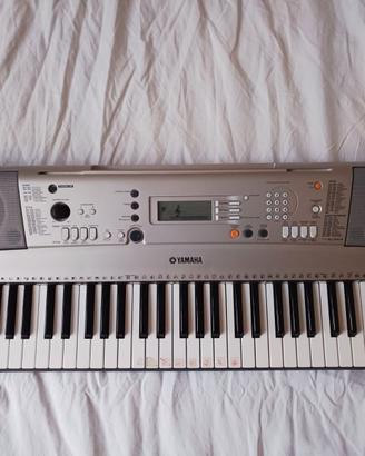 Yamaha tastiera PSR E303