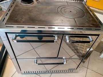 Stufa a legna con forno