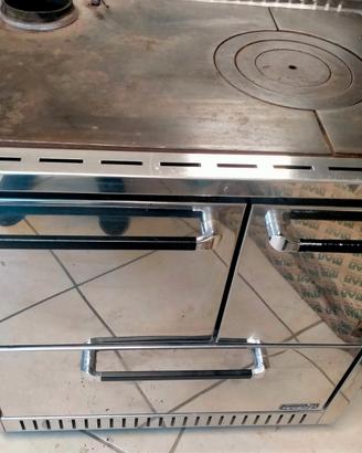 Stufa a legna con forno