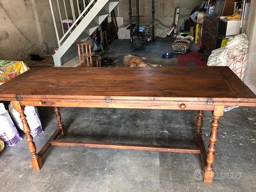 Tavolo in puro legno allargabile