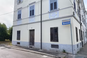 Appartamento bicamere con giardino e rustico co...