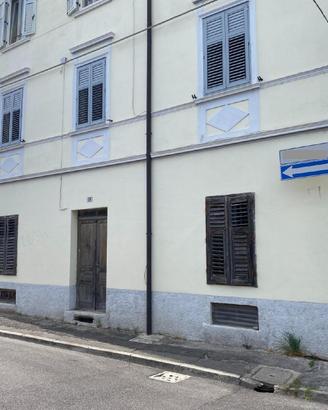 Appartamento bicamere con giardino e rustico co...