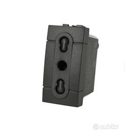 SANDASDON Presa Bipasso Bivalente 2P+T 10/16A Nero