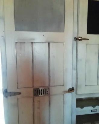 mobile cantina con mensole per vini stile country