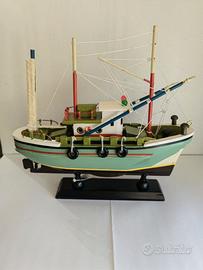 Modellino peschereccio in legno