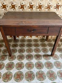Tavolo in legno della nonna