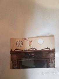 camino in stile Liberty  in cemento lavorato