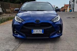 Toyota Yaris hybrid lounge