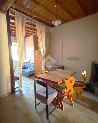 2 LOCALI A MONTE COMPATRI