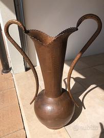 Vaso in rame antico decorativo