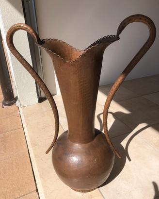 Vaso in rame antico decorativo
