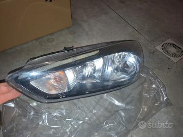 Fanale Anteriore Ford Focus 2016
