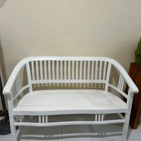 Panchina con braccioli in legno