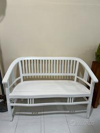 Panchina con braccioli in legno