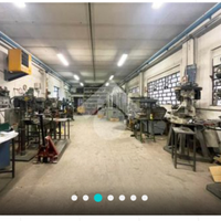 Capannone con ampio parcheggio