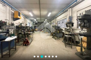 Capannone con ampio parcheggio