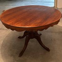 Tavolo rotondo legno massello stile classico