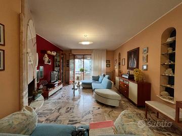 Appartamento di 107 m² con 4 locali e box auto a S