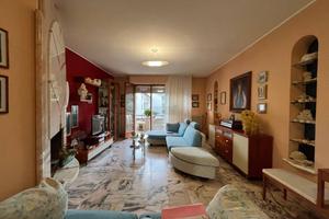 Appartamento di 107 m² con 4 locali e box auto a S