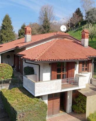Villa di 276 m² con 4 locali e box auto doppio a E
