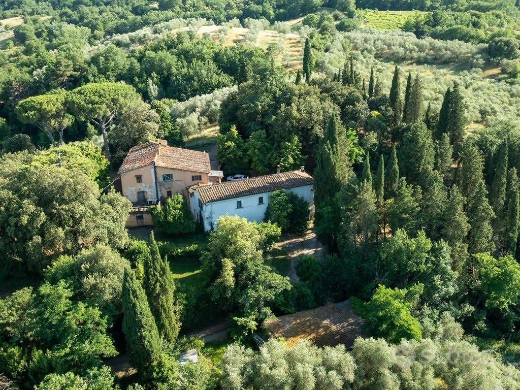 Rustico / Casale di 870 m² con più di 5 locali e b - Altro