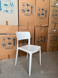 Sedie in plastica impilabile