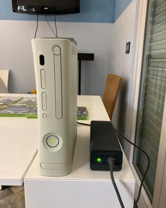 Xbox 360+ 12 giochi + 3 joystick