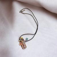 Collana con ciondolo a forma di bottiglia
