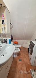 camera con bagno e cucina in comune