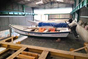 Batela in legno con motore