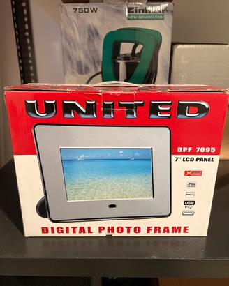Digital photo frame