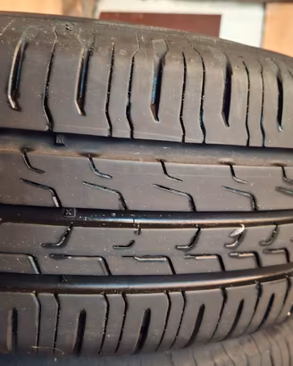 4 gomme con cerchi 185 65 R15 