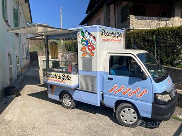 Piaggio Porter adibito a gelateria