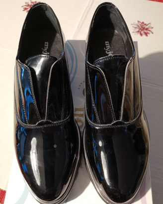 Scarpe in vernice