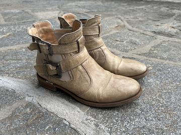 Stivaletti Nero Giardini. Beige